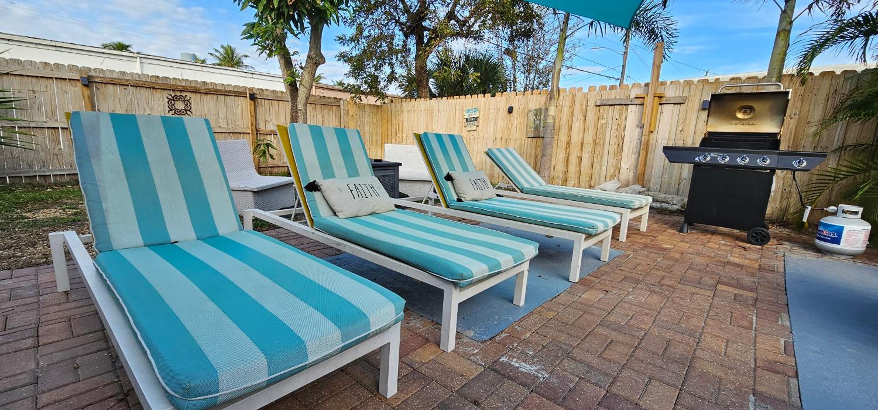 Private Home, KING Room- Pool & Patios - Near Beaches & Dining, photo 112