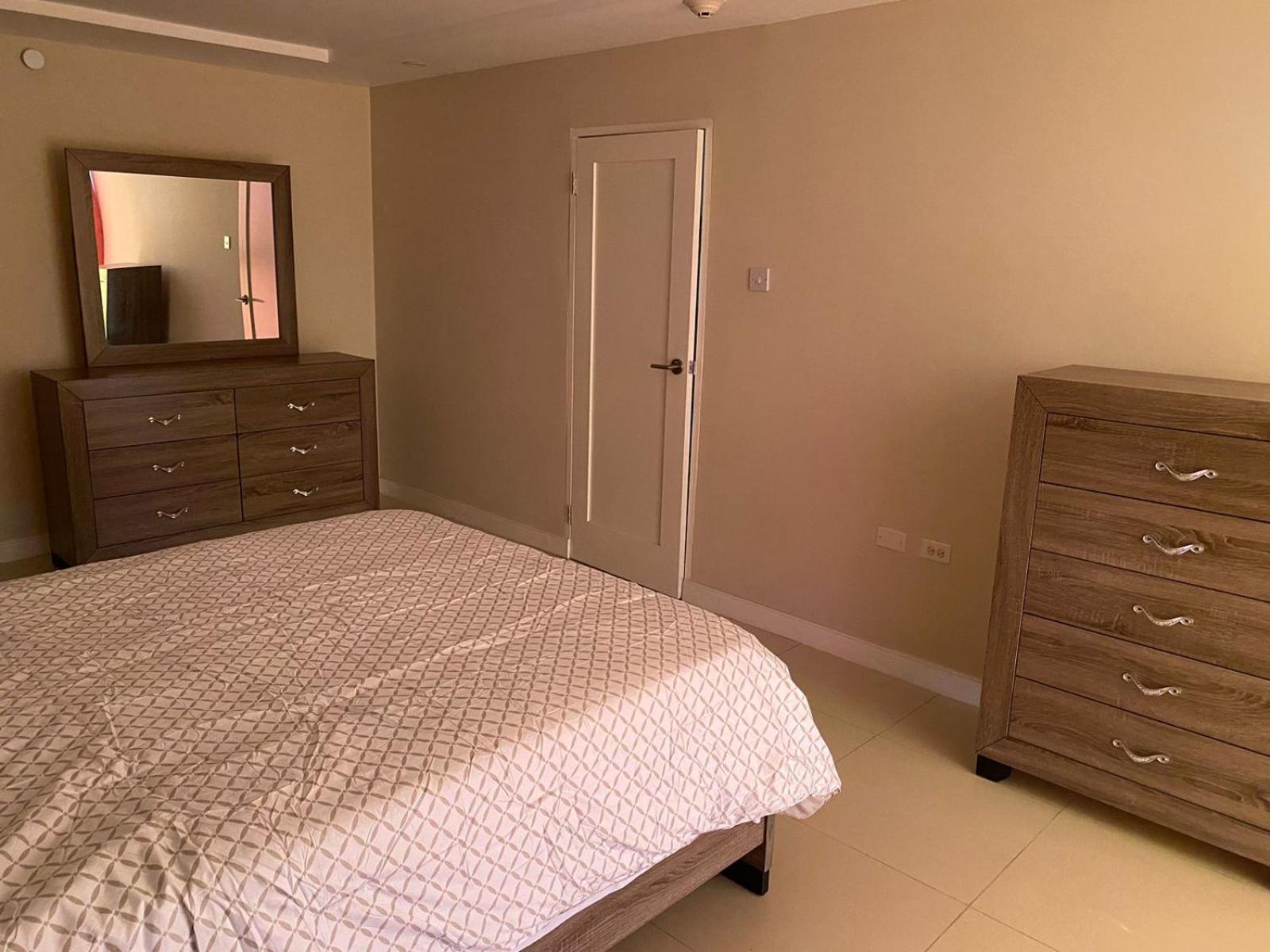 Finest Accommodation Bay Front Apt # 609 view 2