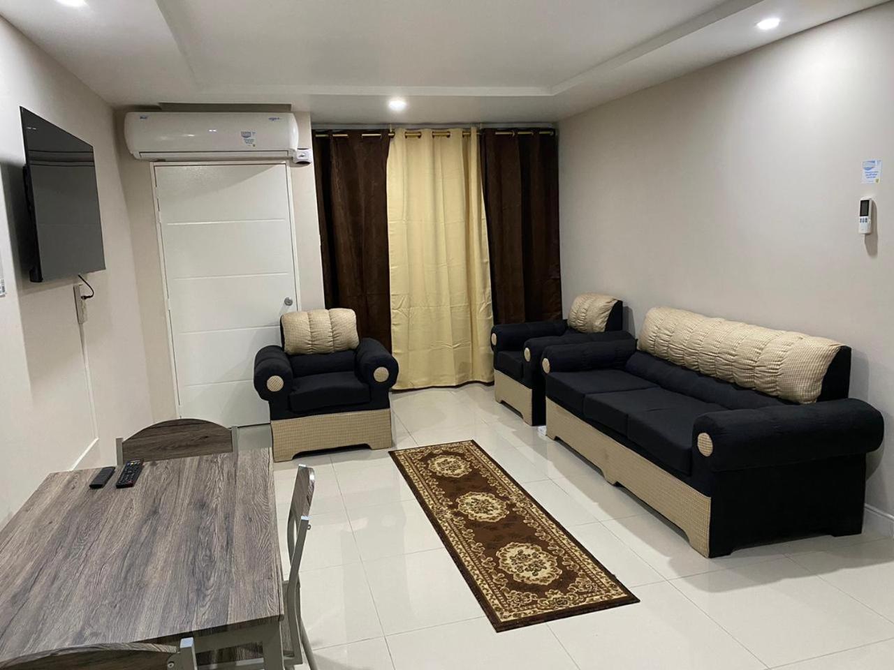 Finest Accommodation Bay Front Apt # 609 view 4