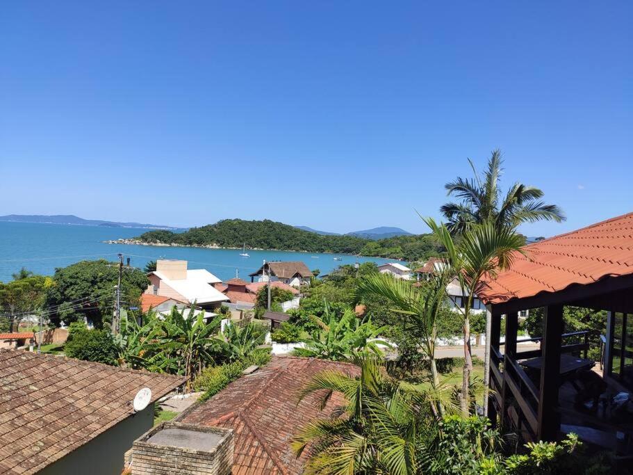 Casa com vista maravilhosa na Baía dos Golfinhos