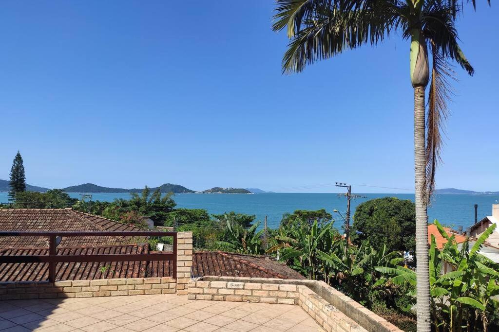 Casa com vista maravilhosa na Baía dos Golfinhos