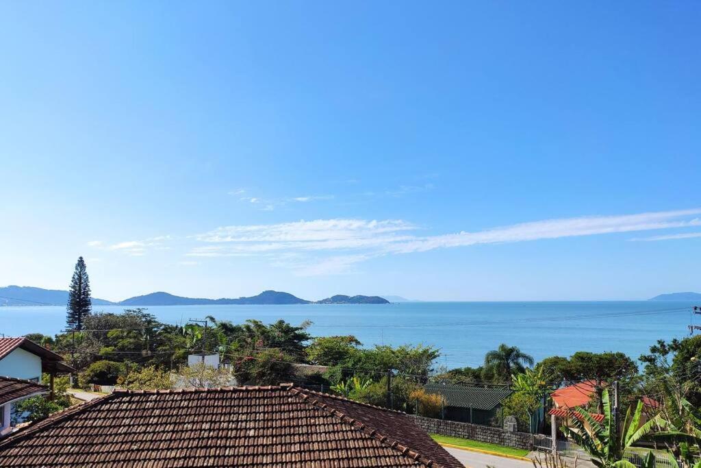 Casa com vista maravilhosa na Baía dos Golfinhos