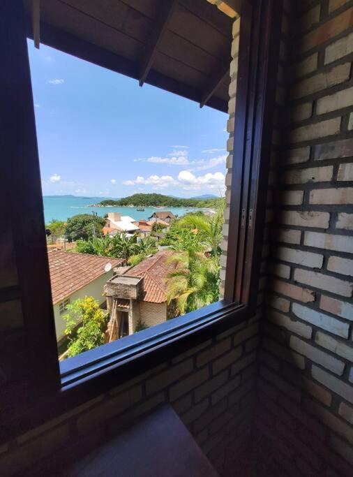Casa com vista maravilhosa na Baía dos Golfinhos