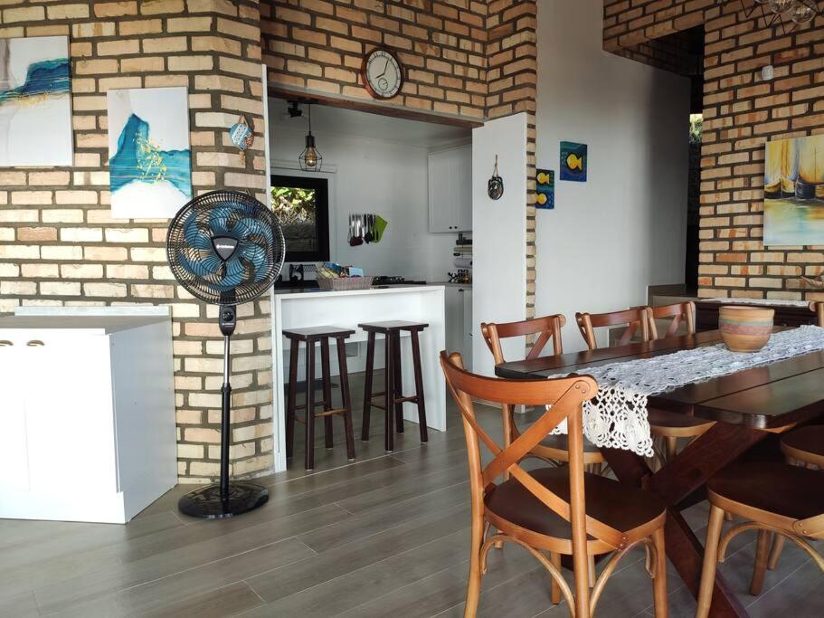 Casa com vista maravilhosa na Baía dos Golfinhos