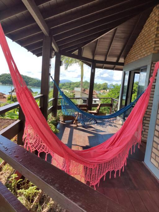Casa com vista maravilhosa na Baía dos Golfinhos
