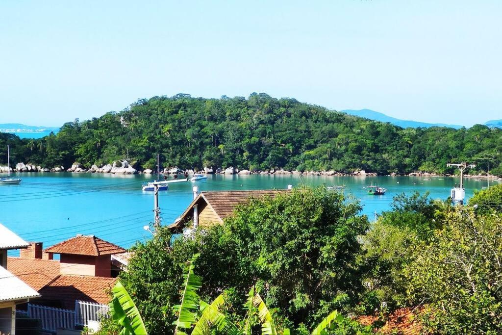 Casa com vista maravilhosa na Baía dos Golfinhos