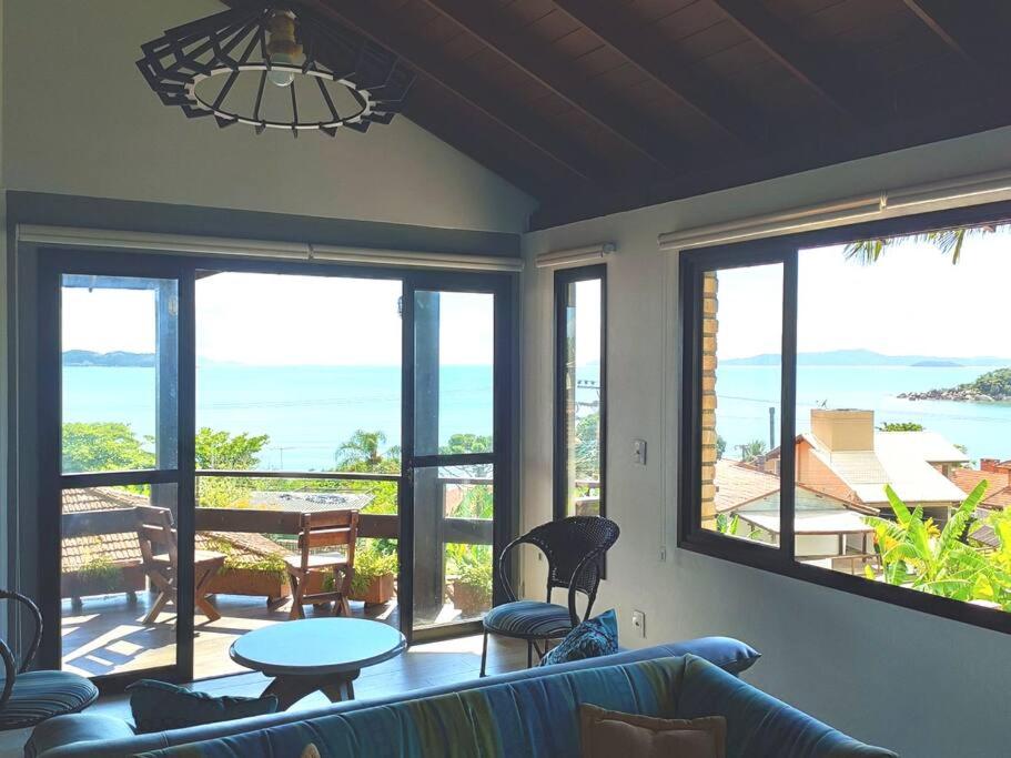 Casa com vista maravilhosa na Baía dos Golfinhos