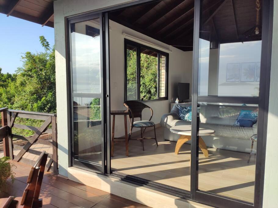Casa com vista maravilhosa na Baía dos Golfinhos
