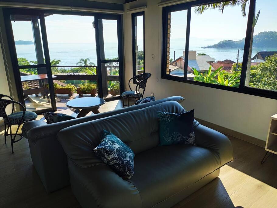 Casa com vista maravilhosa na Baía dos Golfinhos