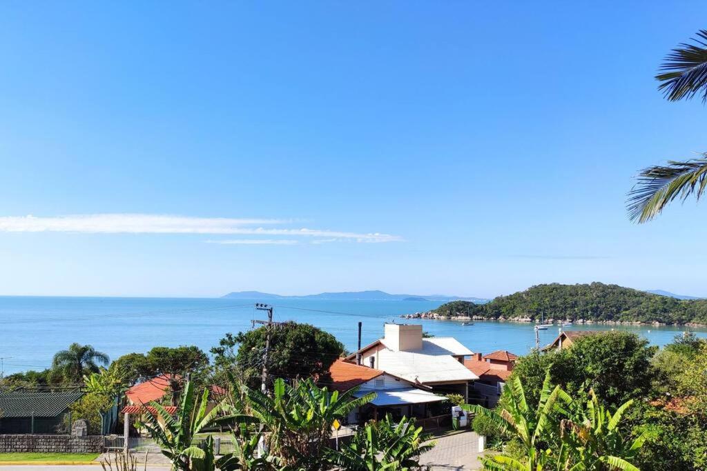 Casa com vista maravilhosa na Baía dos Golfinhos