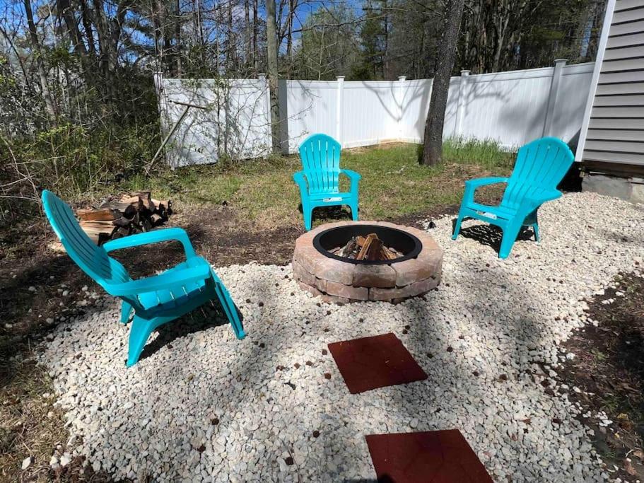 Cozy Home w/Deck & Fire Pit! view 3
