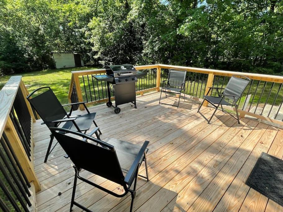 Cozy Home w/Deck & Fire Pit! view 2
