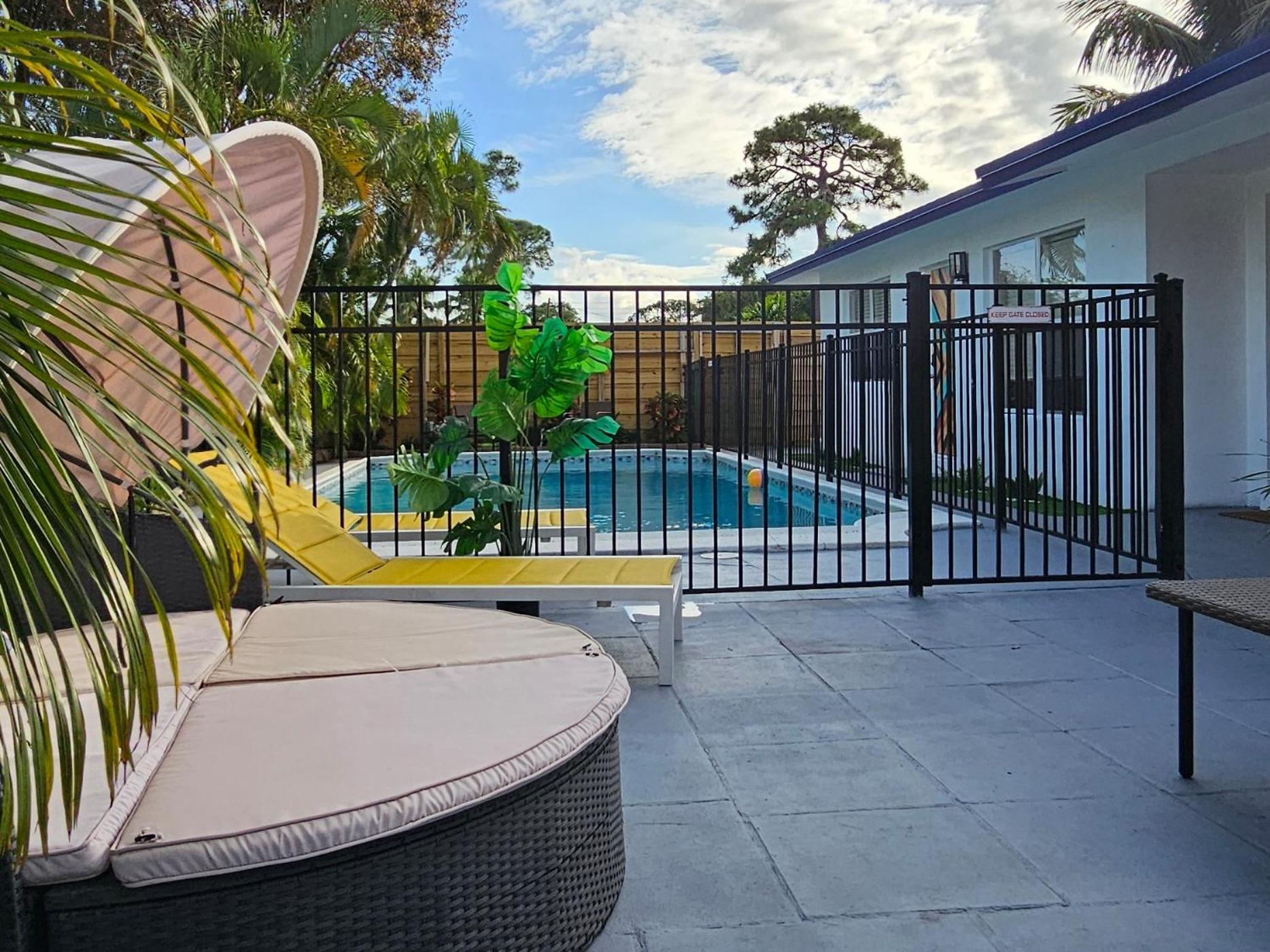 Private Home, KING Room- Pool & Patios - Near Beaches & Dining, photo 16