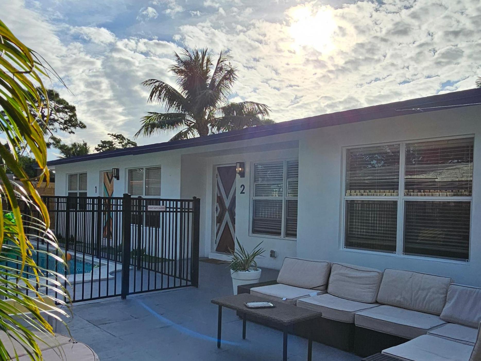 Hotel Equipped House W Pool & Patios, Near the Beaches, Prime Location- Ideal for Small Families, Coastal Haven - Image 1