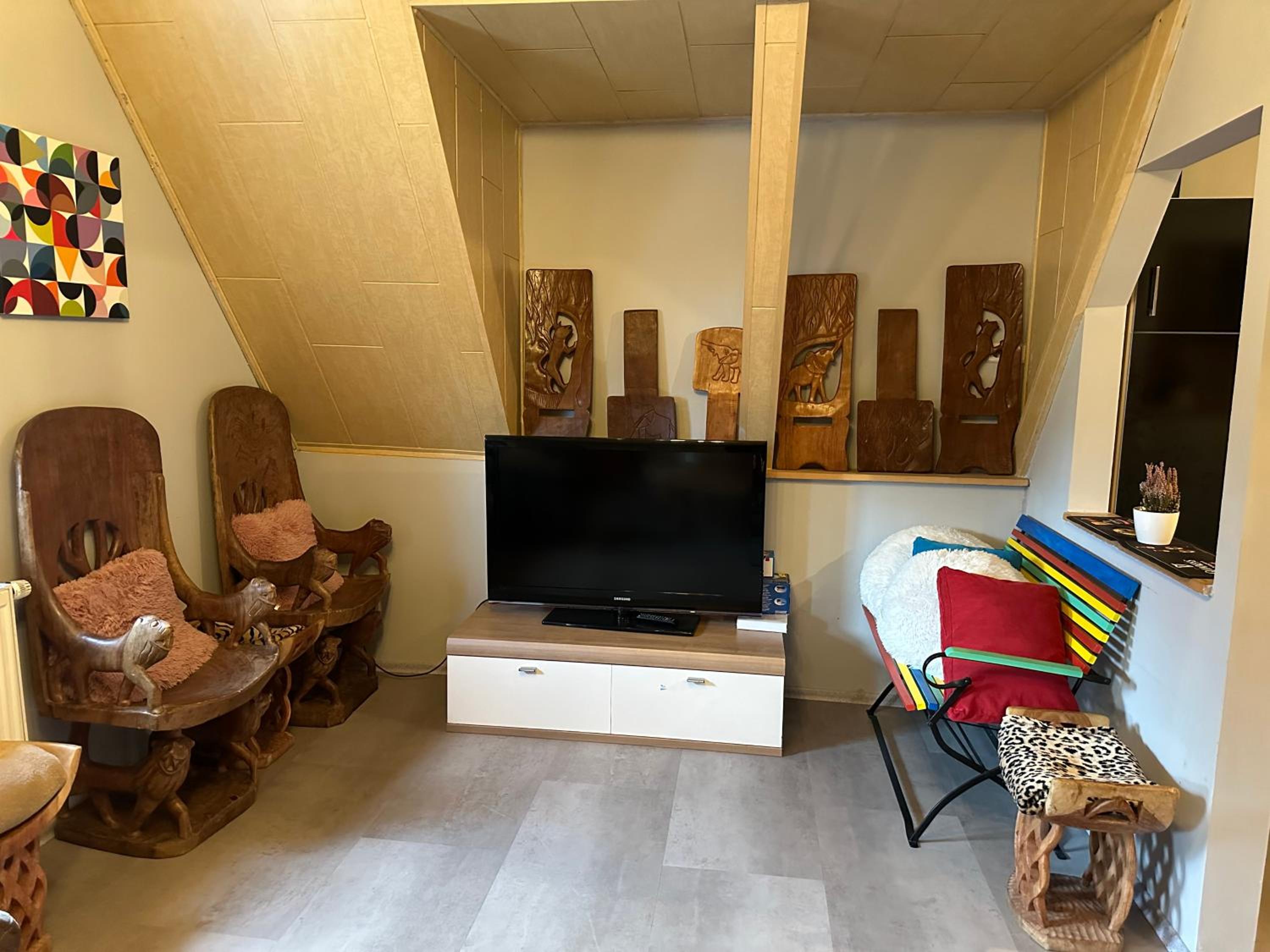 Ferien & Monteur Wohnung 1 - Little Afrika Extensive 5 Zimmer Wohnung