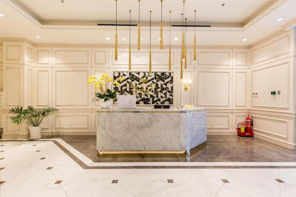 NEW Luxury 2 Bedroom Saigon Royal Condo 4 pax , Near District 1,Vietnam AP13