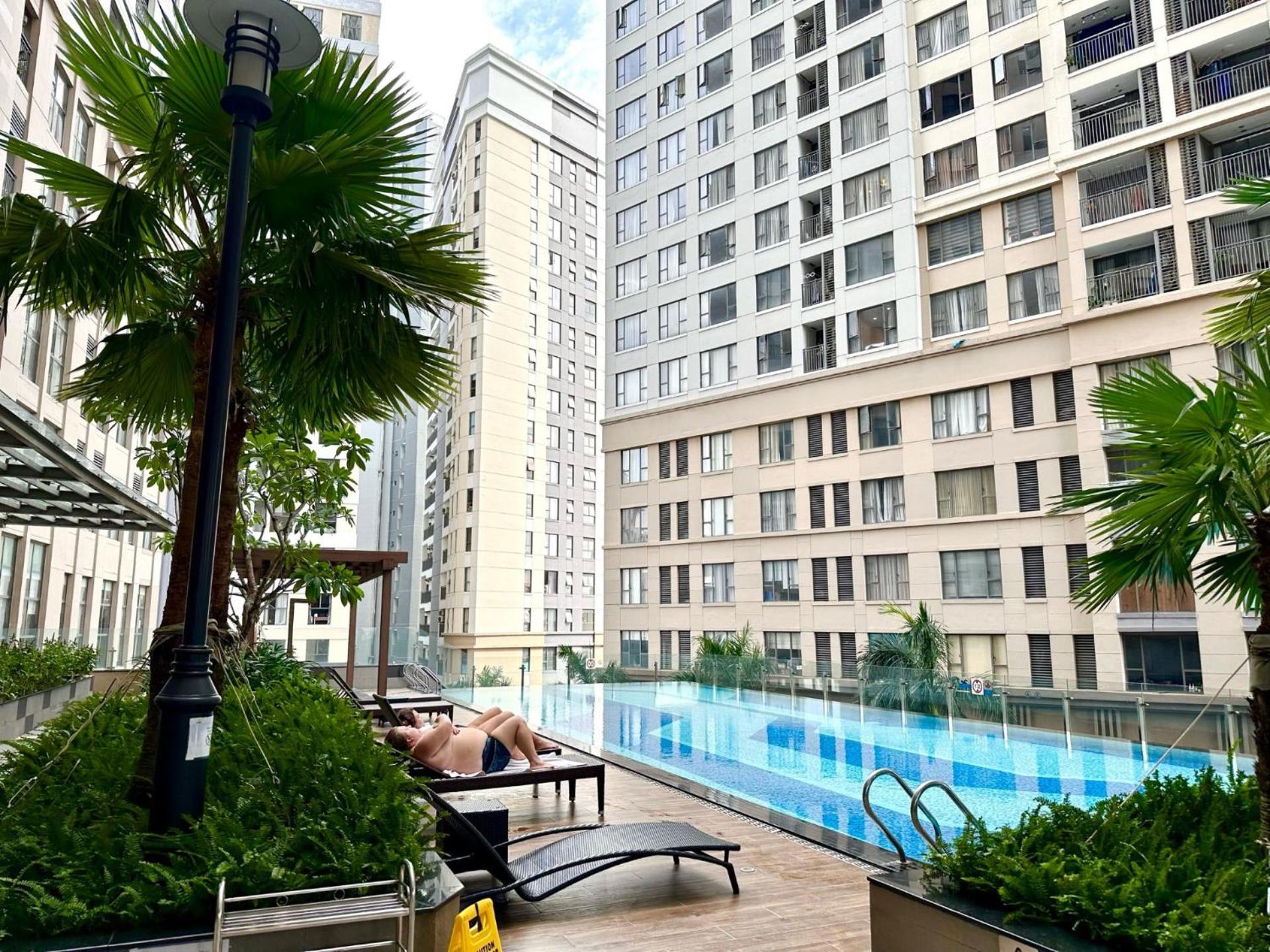 NEW Luxury 2 Bedroom Saigon Royal Condo 4 pax , Near District 1,Vietnam AP13