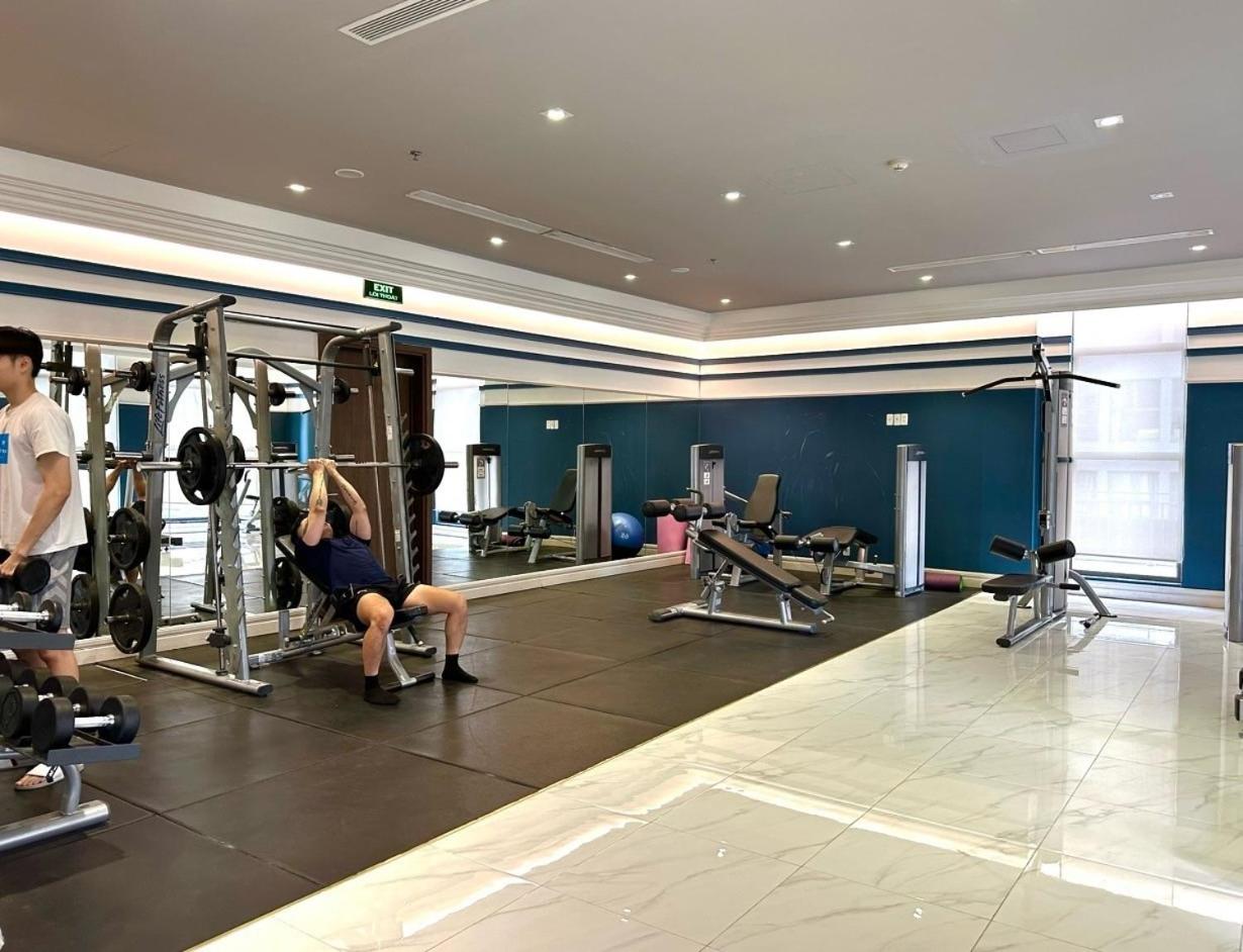 NEW Luxury 2 Bedroom Saigon Royal Condo 4 pax , Near District 1,Vietnam AP13