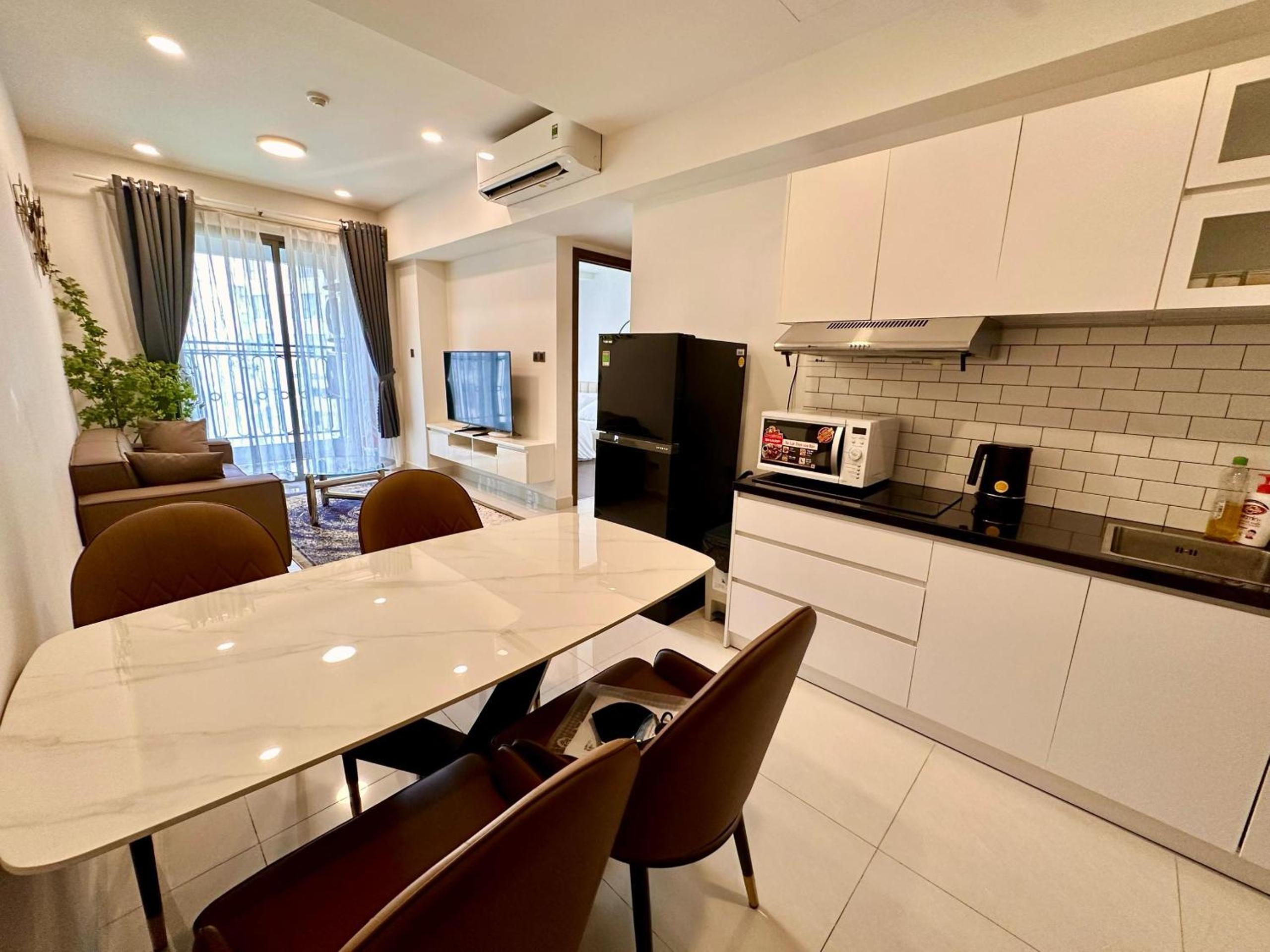 NEW Luxury 2 Bedroom Saigon Royal Condo 4 pax , Near District 1,Vietnam AP13