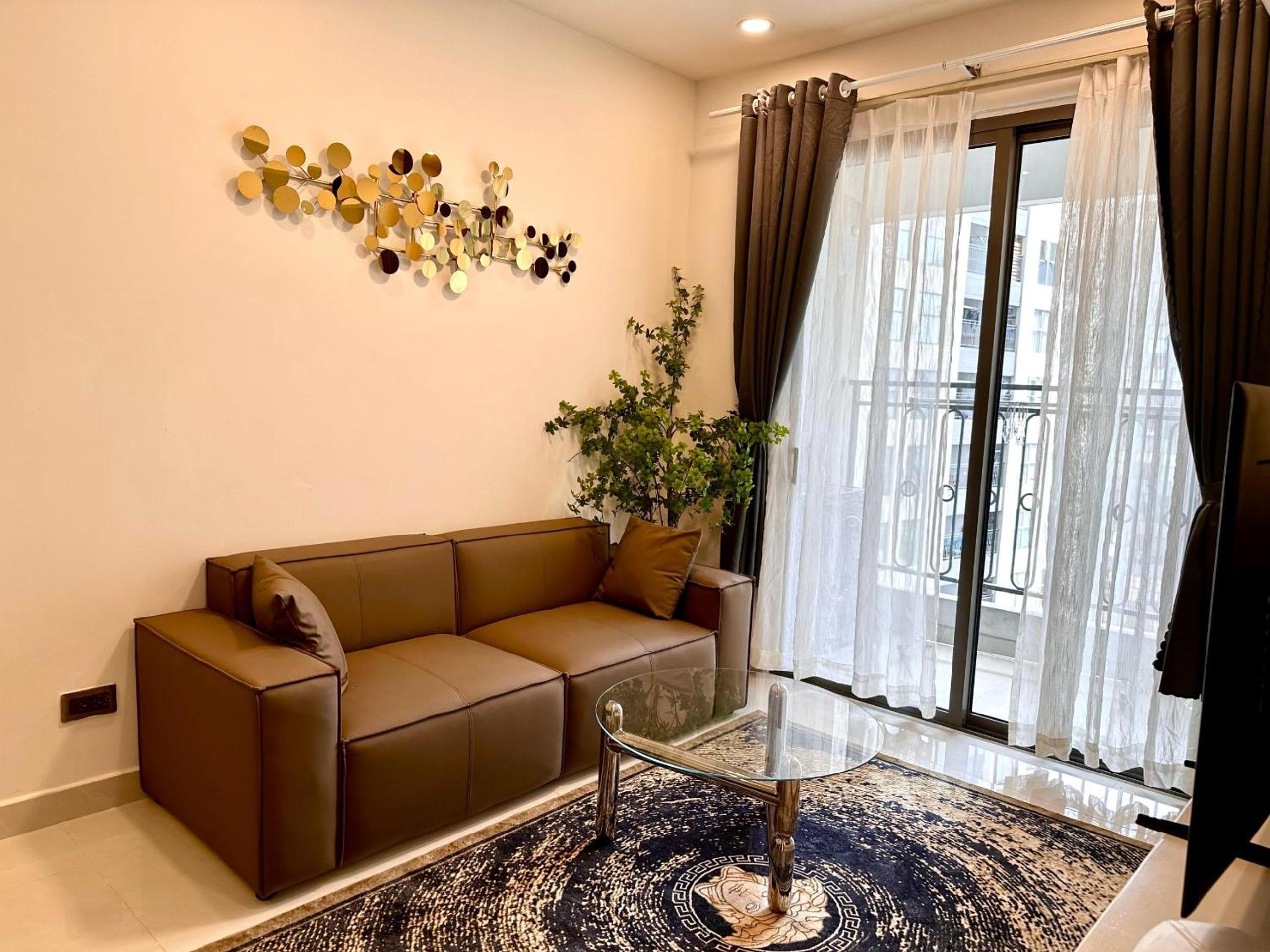 NEW Luxury 2 Bedroom Saigon Royal Condo 4 pax , Near District 1,Vietnam AP13