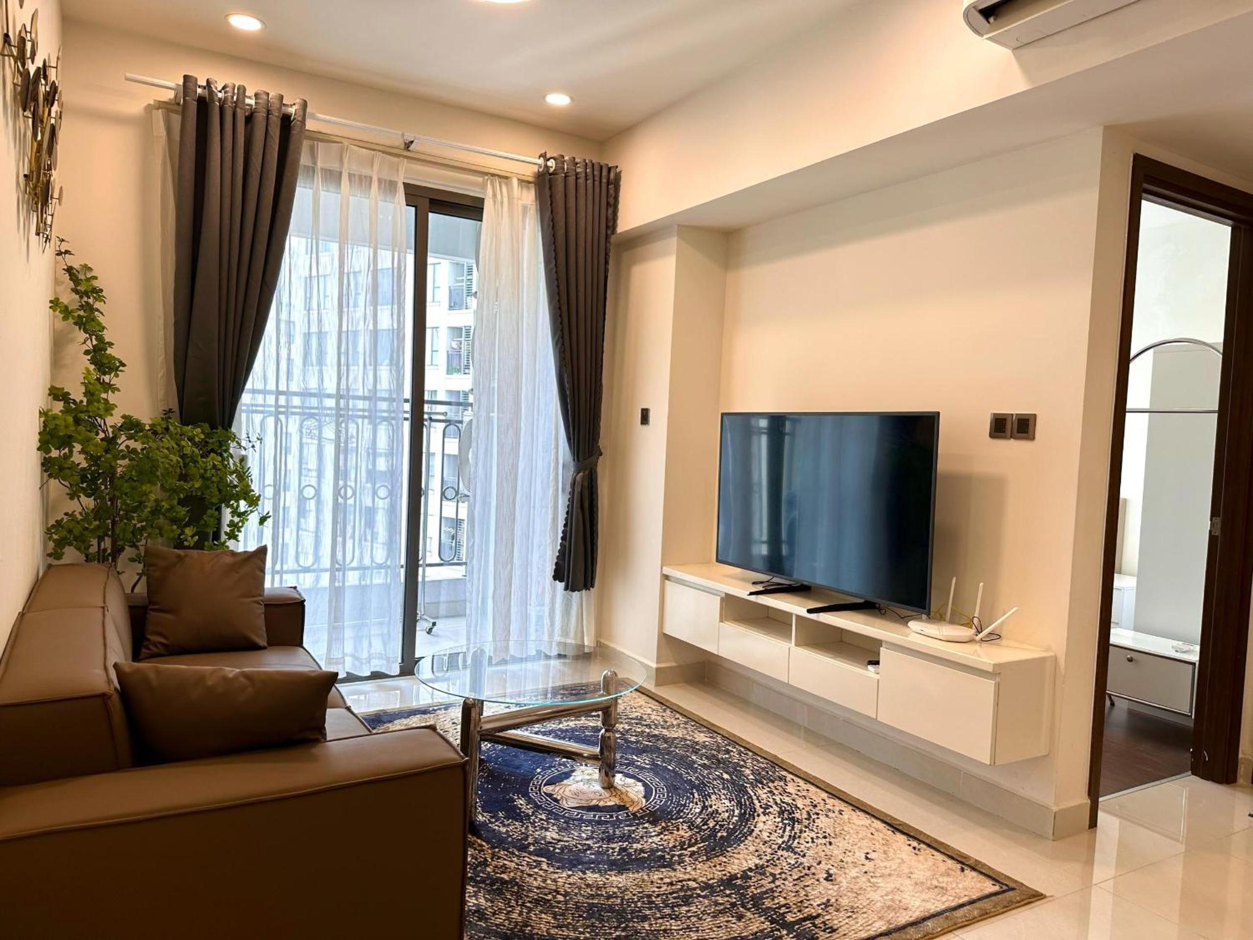 NEW Luxury 2 Bedroom Saigon Royal Condo 4 pax , Near District 1,Vietnam AP13