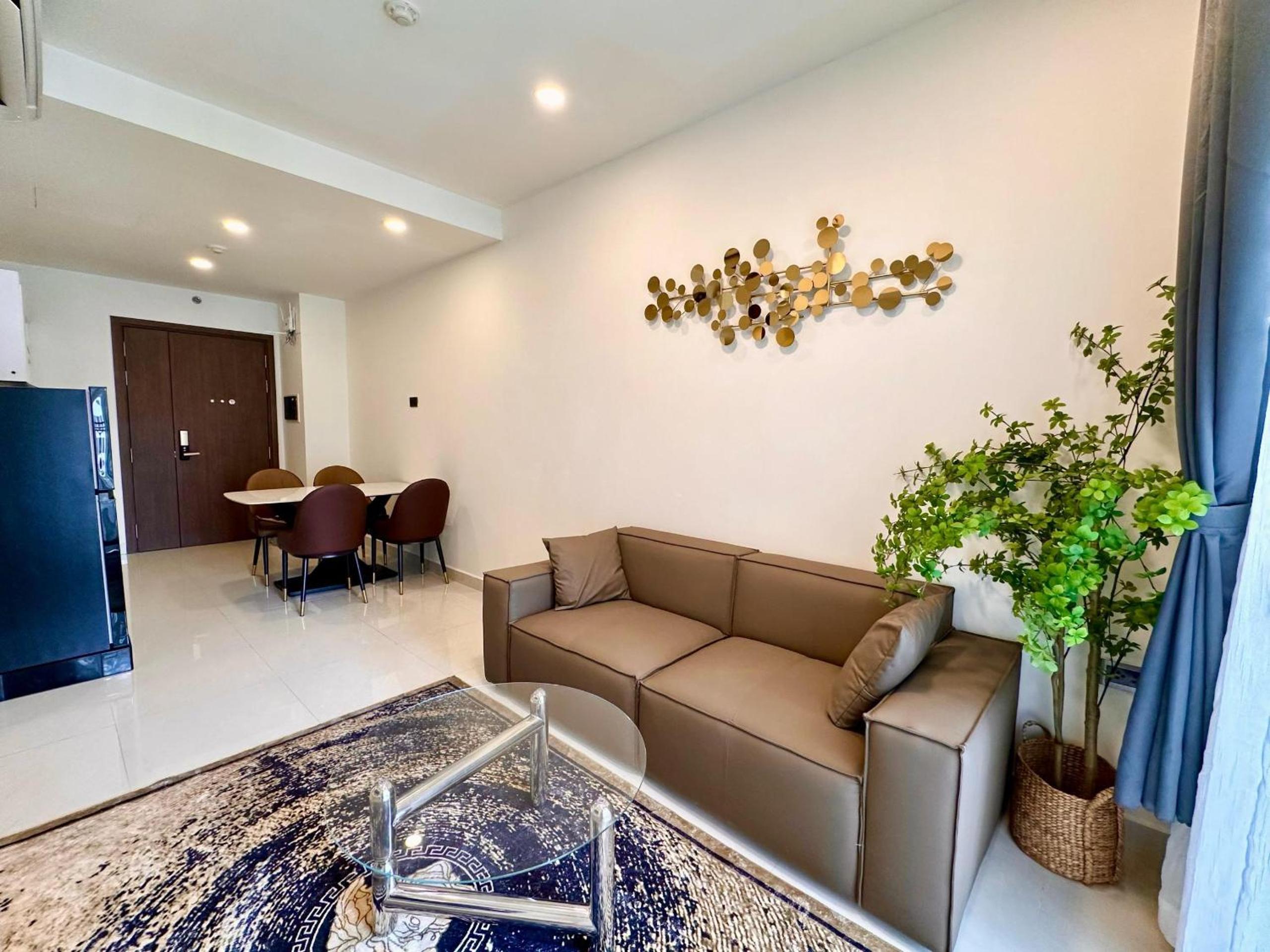 NEW Luxury 2 Bedroom Saigon Royal Condo 4 pax , Near District 1,Vietnam AP13
