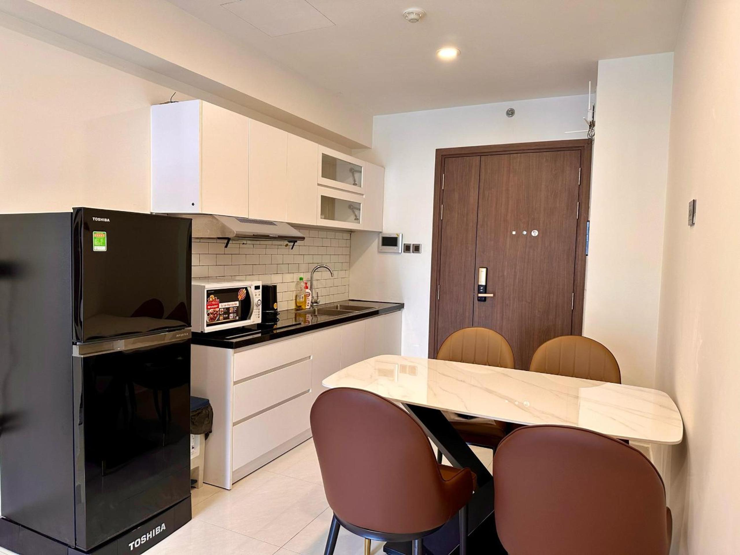 NEW Luxury 2 Bedroom Saigon Royal Condo 4 pax , Near District 1,Vietnam AP13