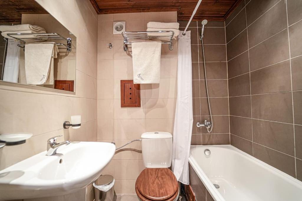 Hill-side Apartment in Nation Park