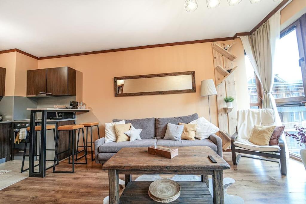 Hill-side Apartment in Nation Park