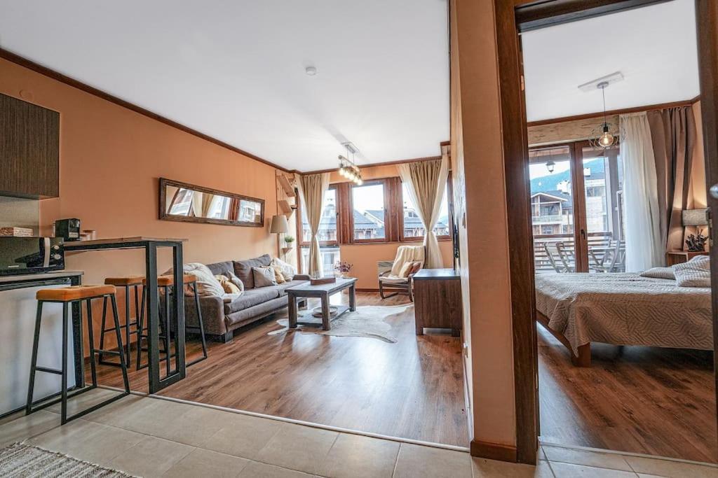 Hill-side Apartment in Nation Park