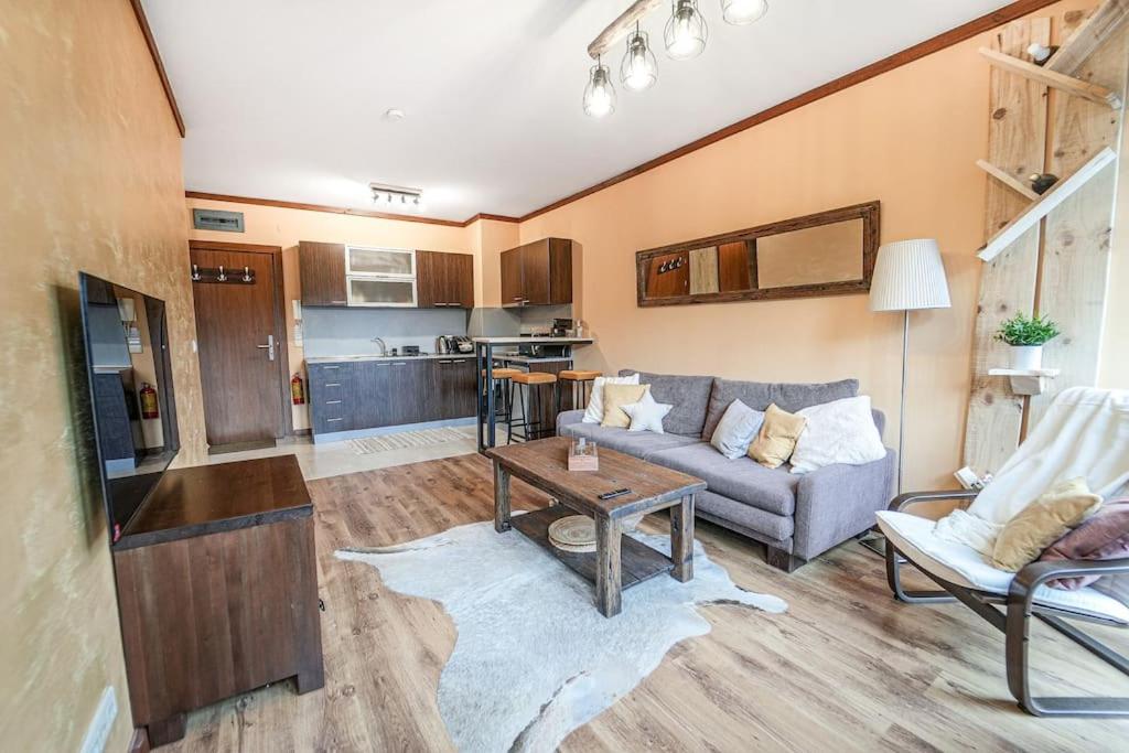 Hill-side Apartment in Nation Park