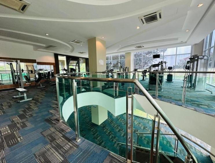Paragon Suites CIQ 1BR Bathtub Balcony