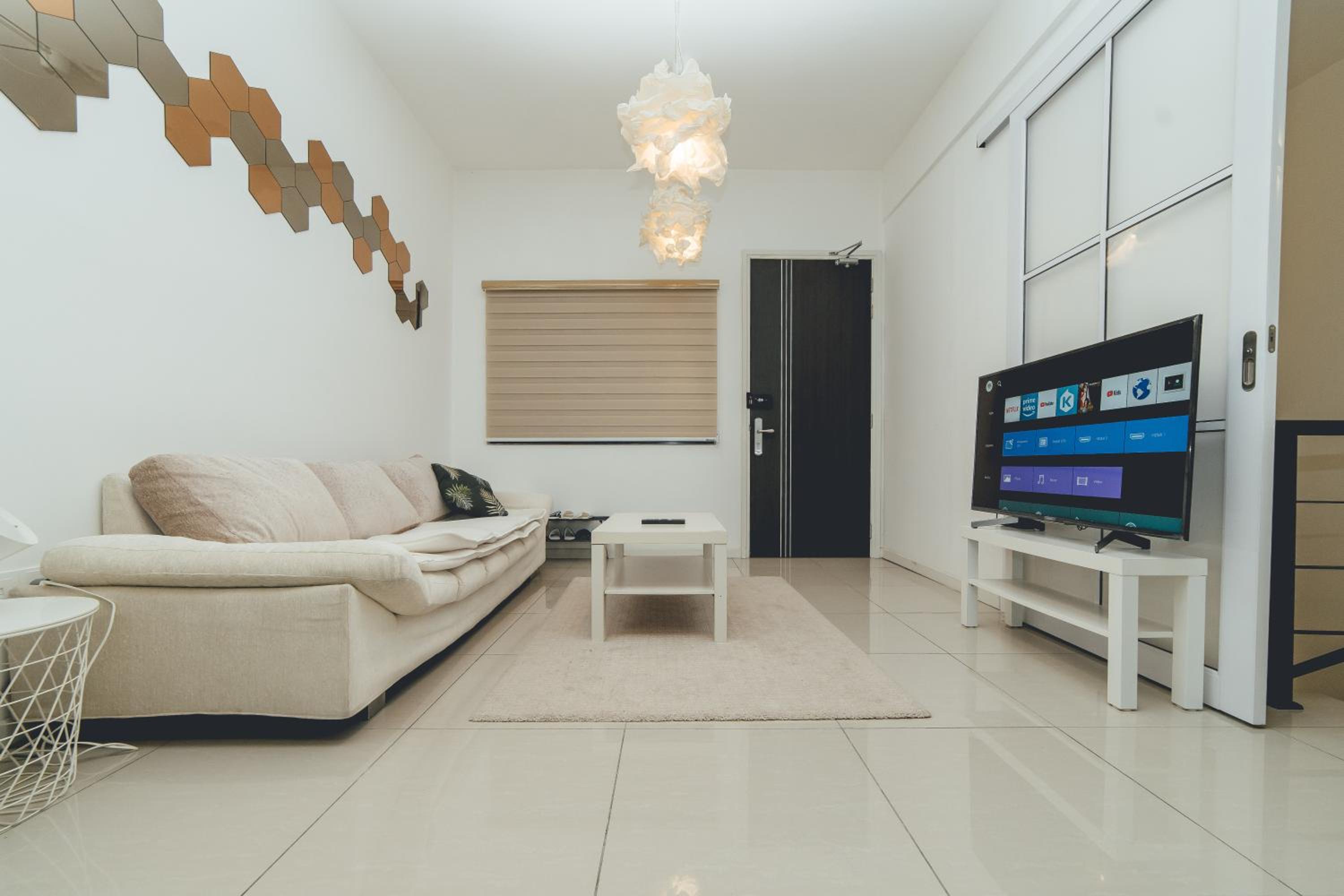 Molek High Floor Cozy Penthouse Apartment 5BR 12Pax by Our Stay