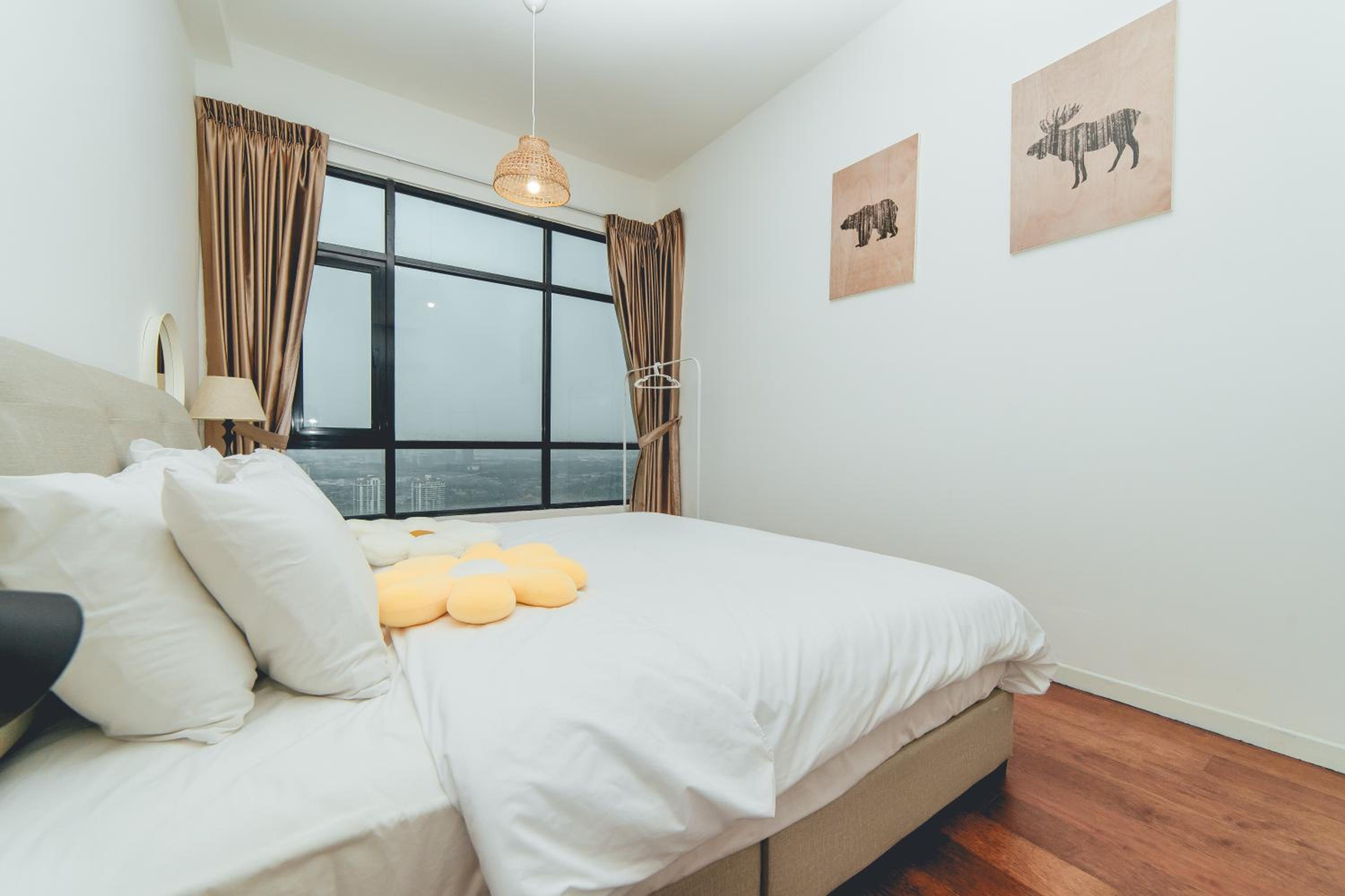 Molek High Floor Cozy Penthouse Apartment 5BR 12Pax by Our Stay