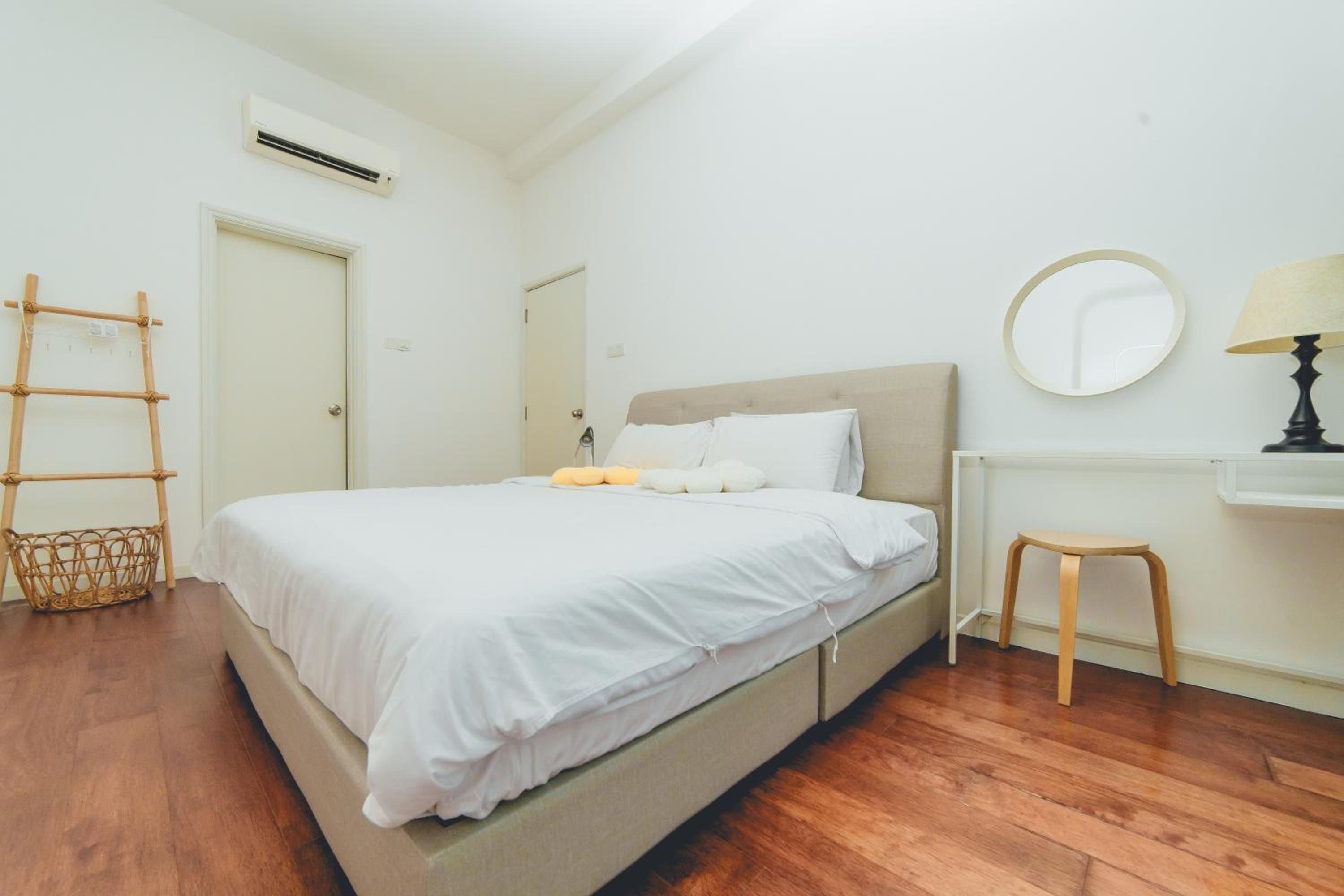 Molek High Floor Cozy Penthouse Apartment 5BR 12Pax by Our Stay