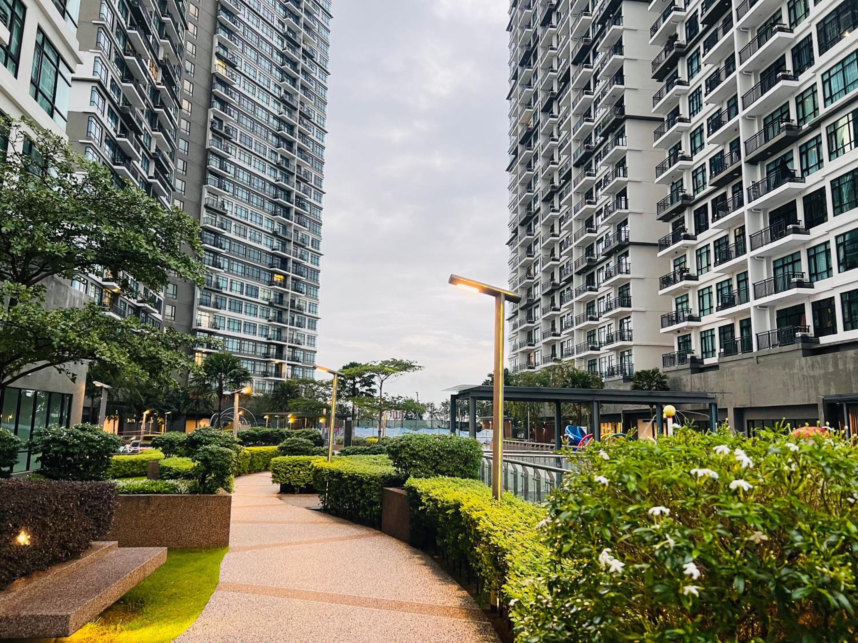 Molek High Floor Cozy Penthouse Apartment 5BR 12Pax by Our Stay