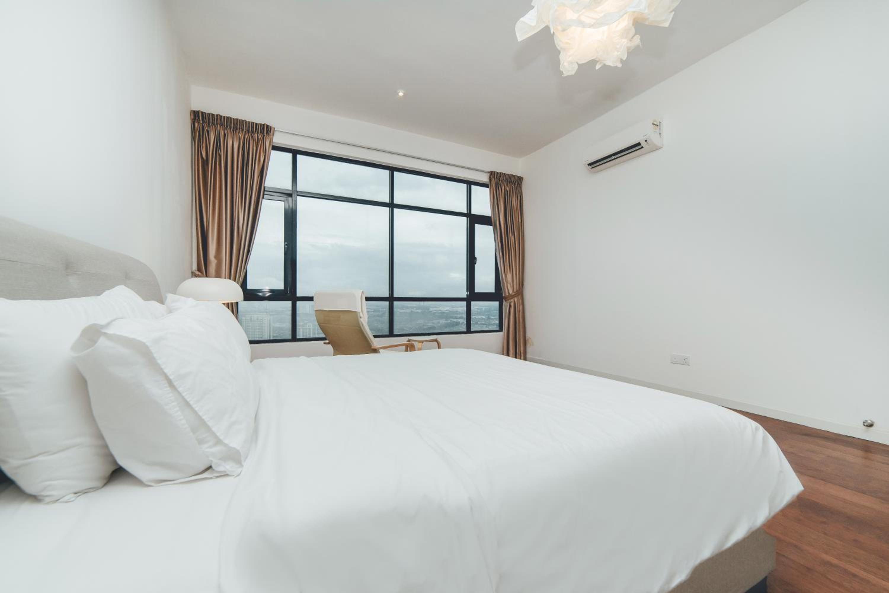 Molek High Floor Cozy Penthouse Apartment 5BR 12Pax by Our Stay