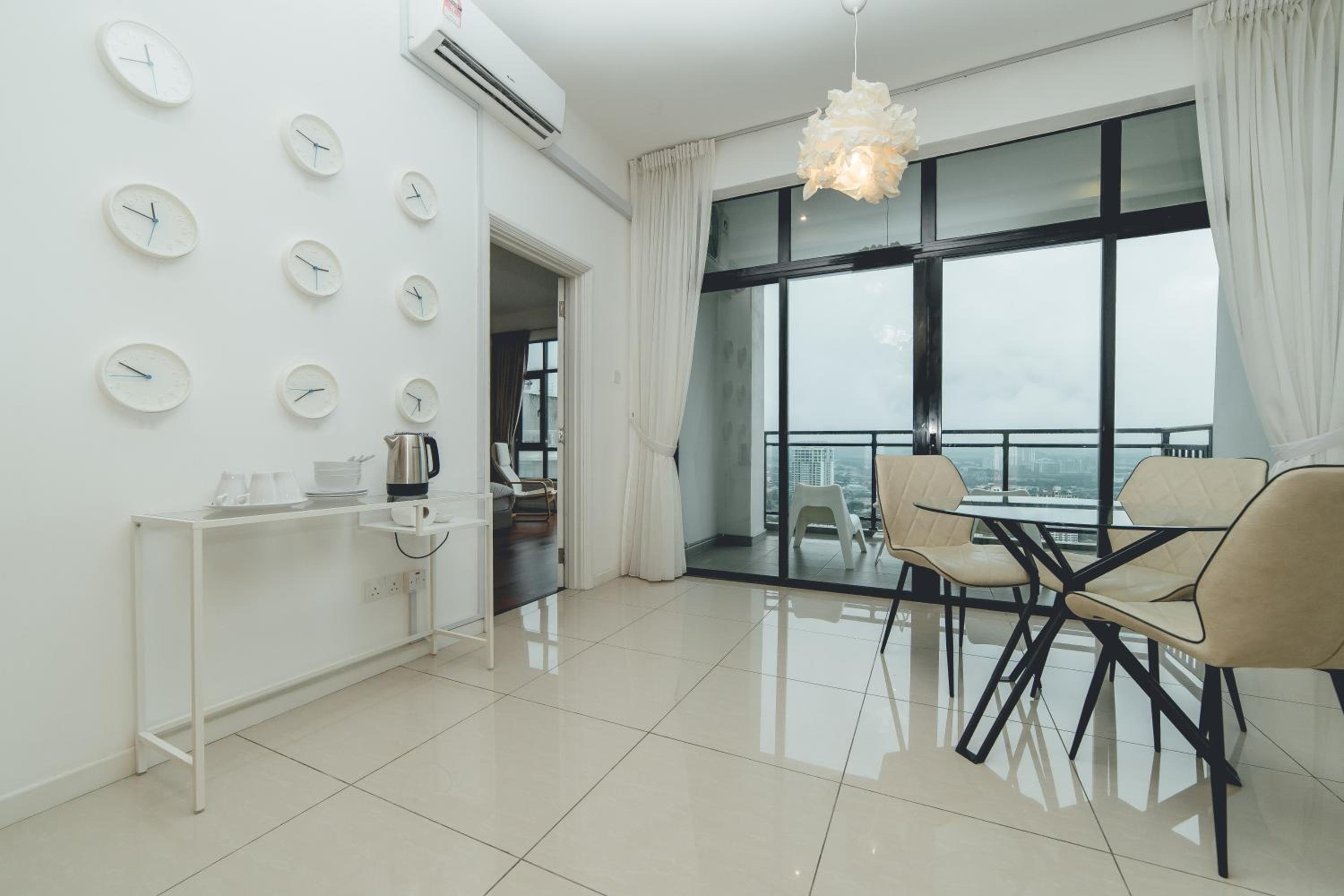 Molek High Floor Cozy Penthouse Apartment 5BR 12Pax by Our Stay