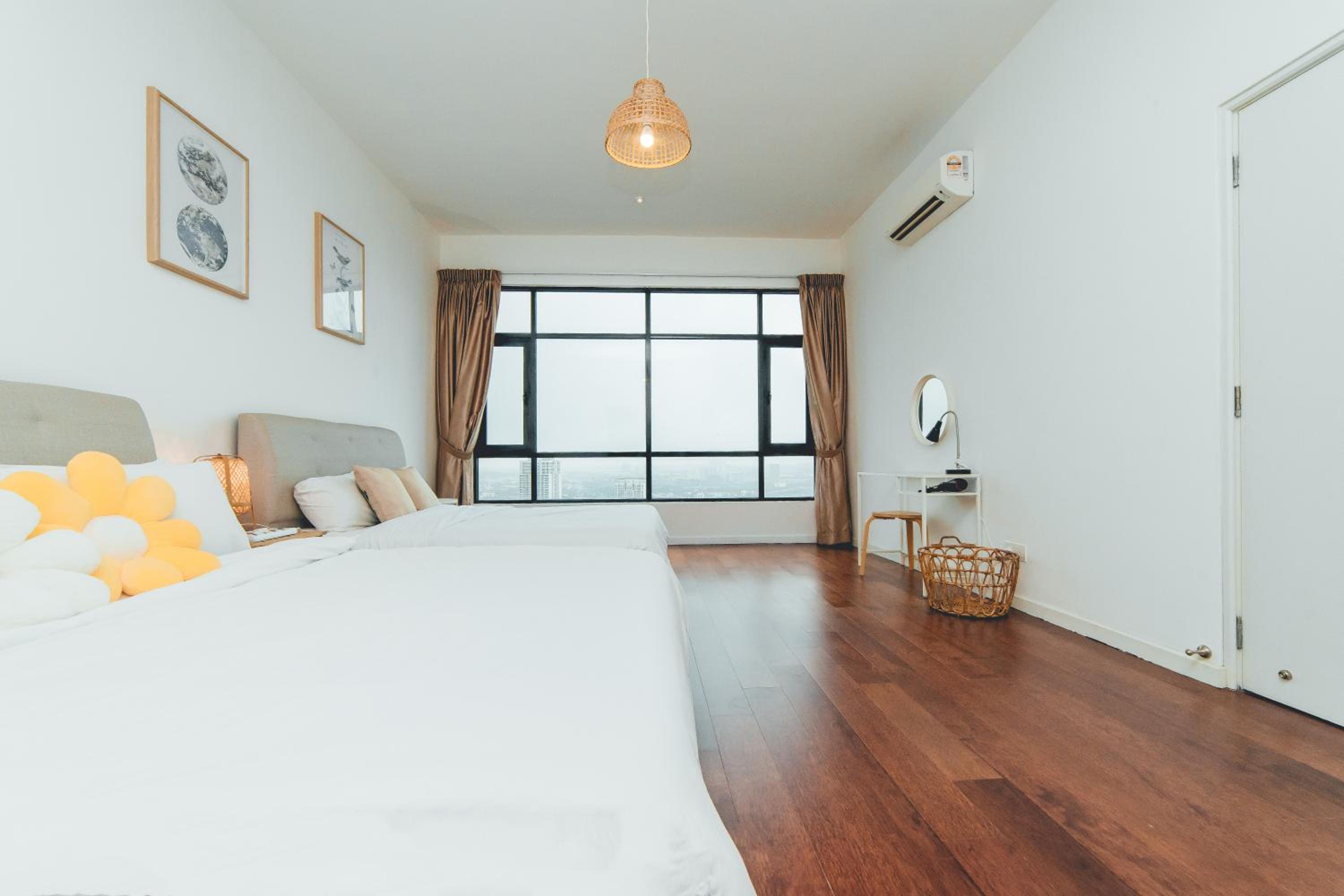Molek High Floor Cozy Penthouse Apartment 5BR 12Pax by Our Stay