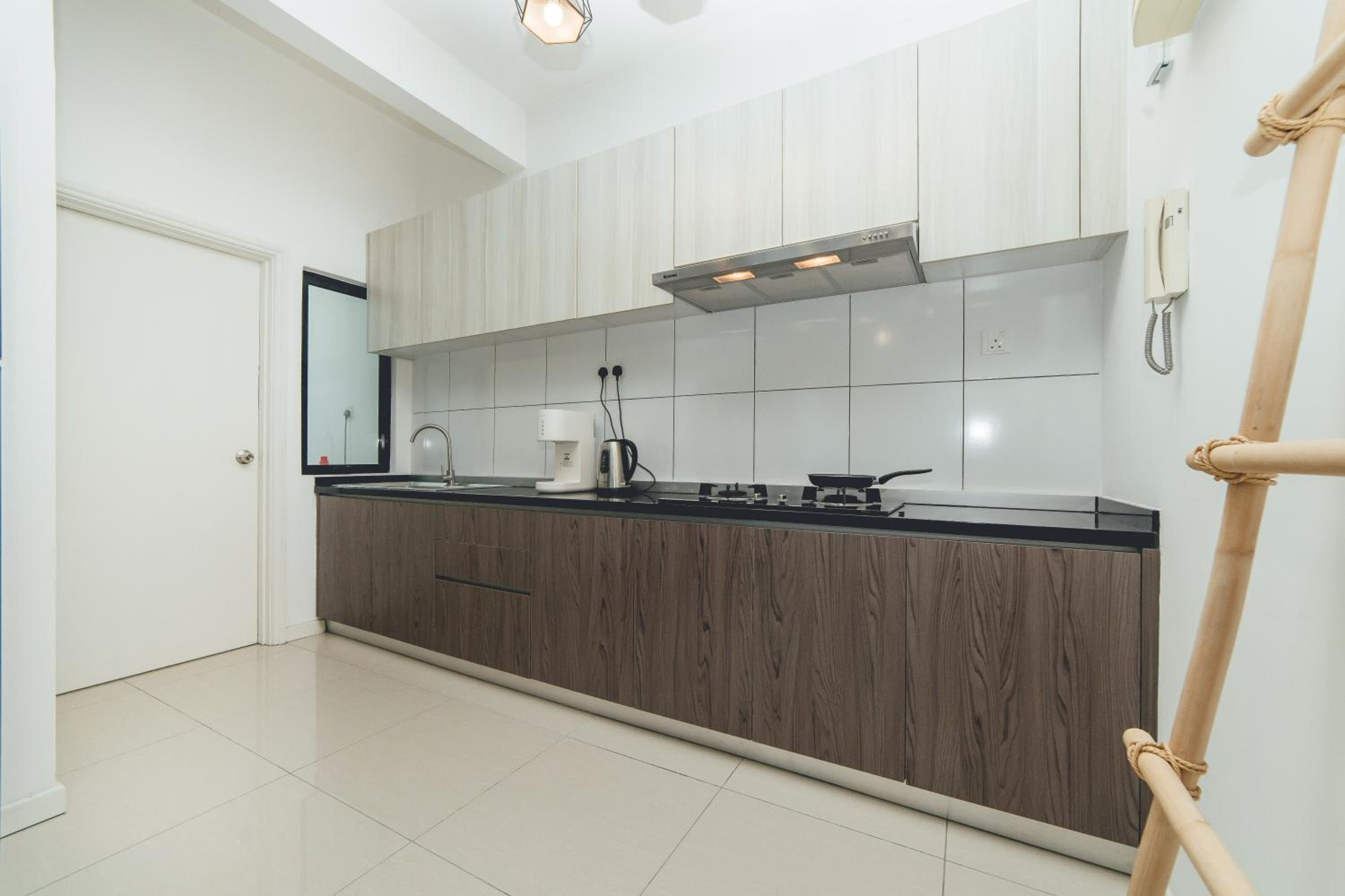 Molek High Floor Cozy Penthouse Apartment 5BR 12Pax by Our Stay