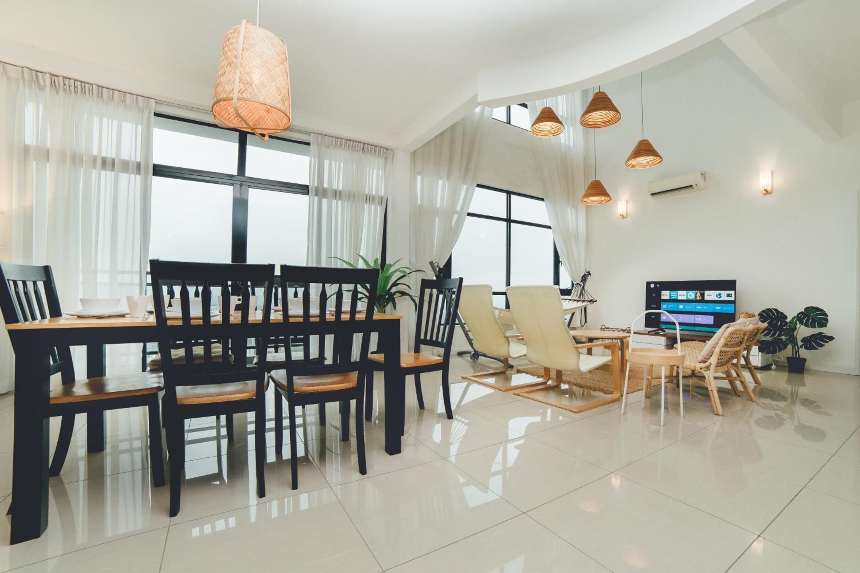 Molek High Floor Cozy Penthouse Apartment 5BR 12Pax by Our Stay
