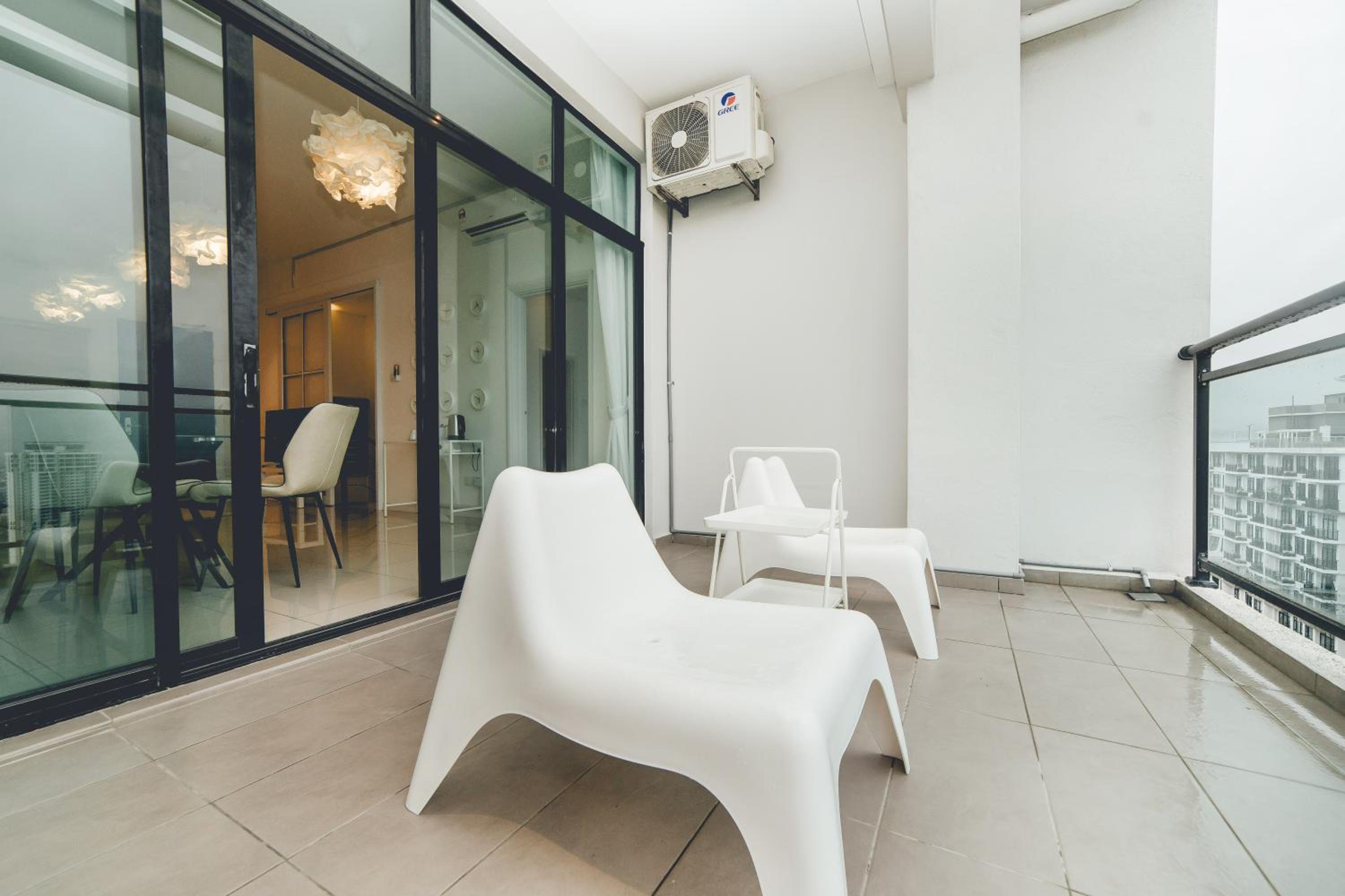 Molek High Floor Cozy Penthouse Apartment 5BR 12Pax by Our Stay