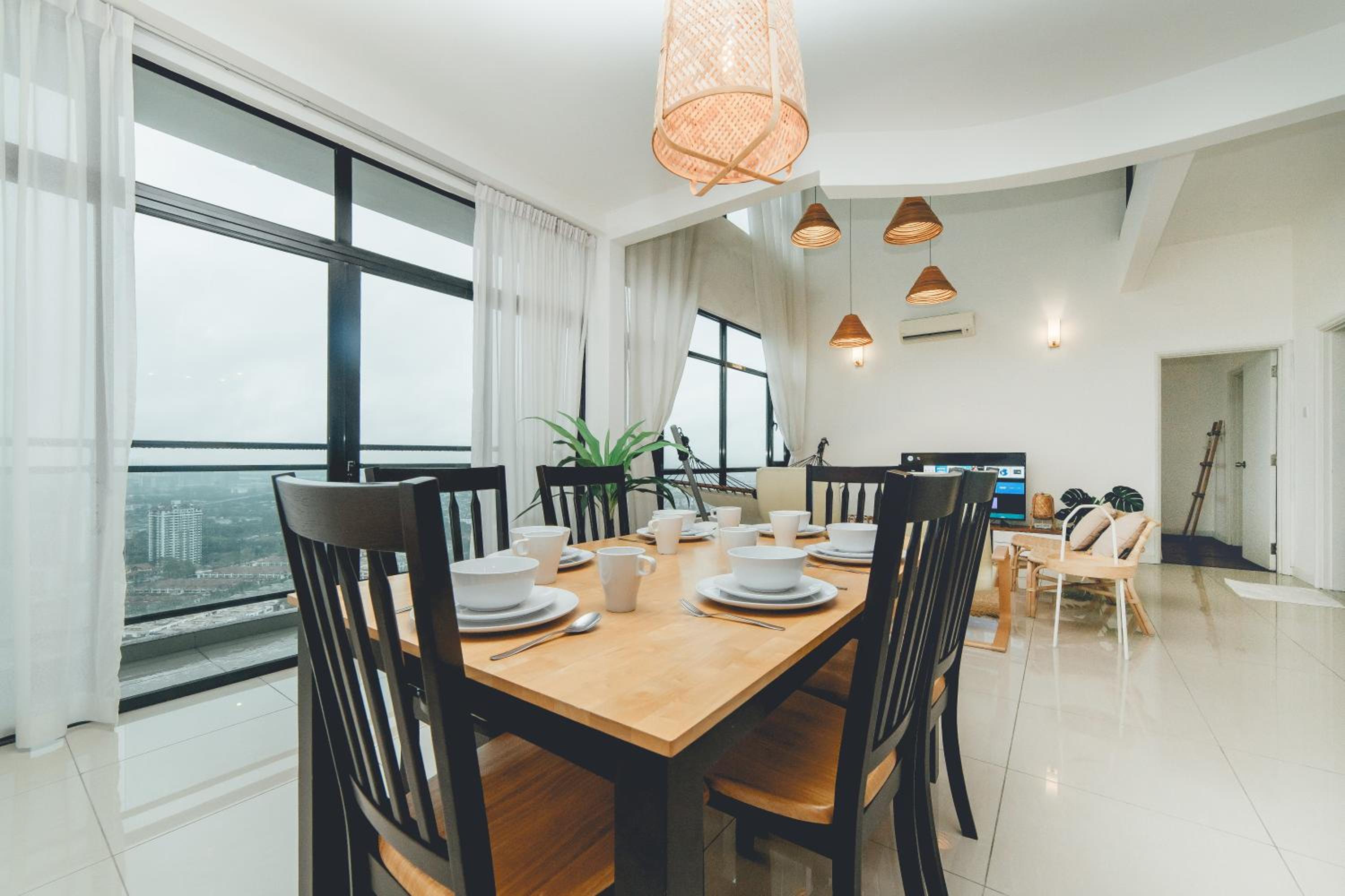 Molek High Floor Cozy Penthouse Apartment 5BR 12Pax by Our Stay