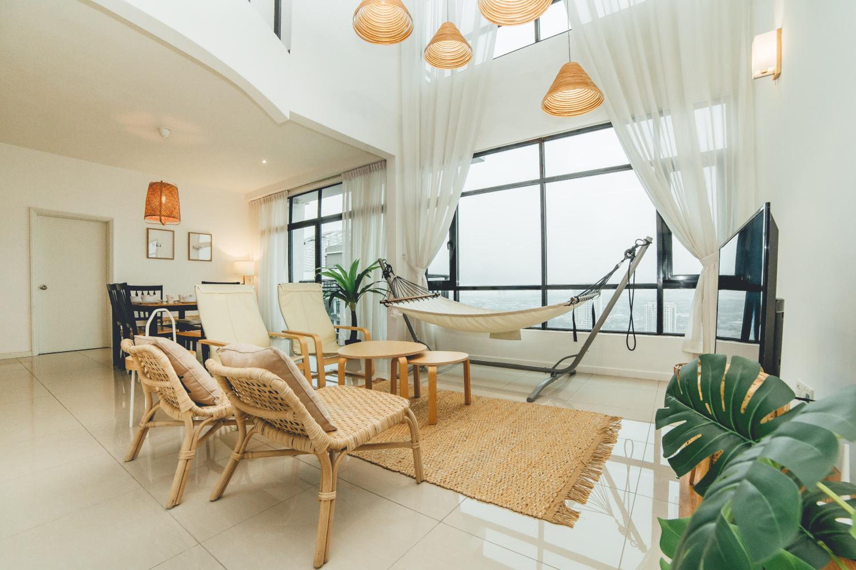 Molek High Floor Cozy Penthouse Apartment 5BR 12Pax by Our Stay
