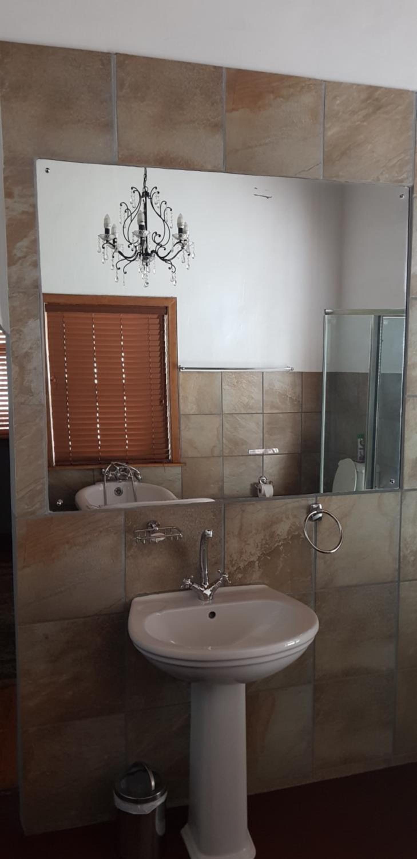 Uniondale Guest Lodge