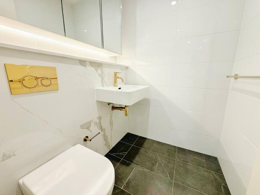 Modern 2Brs@ close2 Olympic park