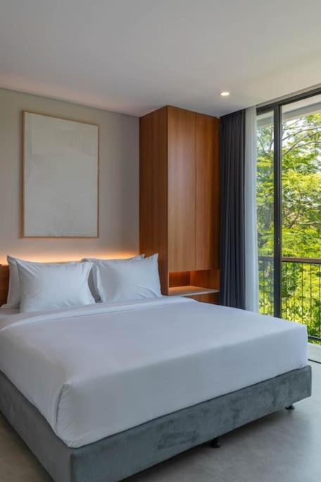 Sadila Estate 17 - Sophisticated 2-Bedroom Pool Loft in Berawa view 4