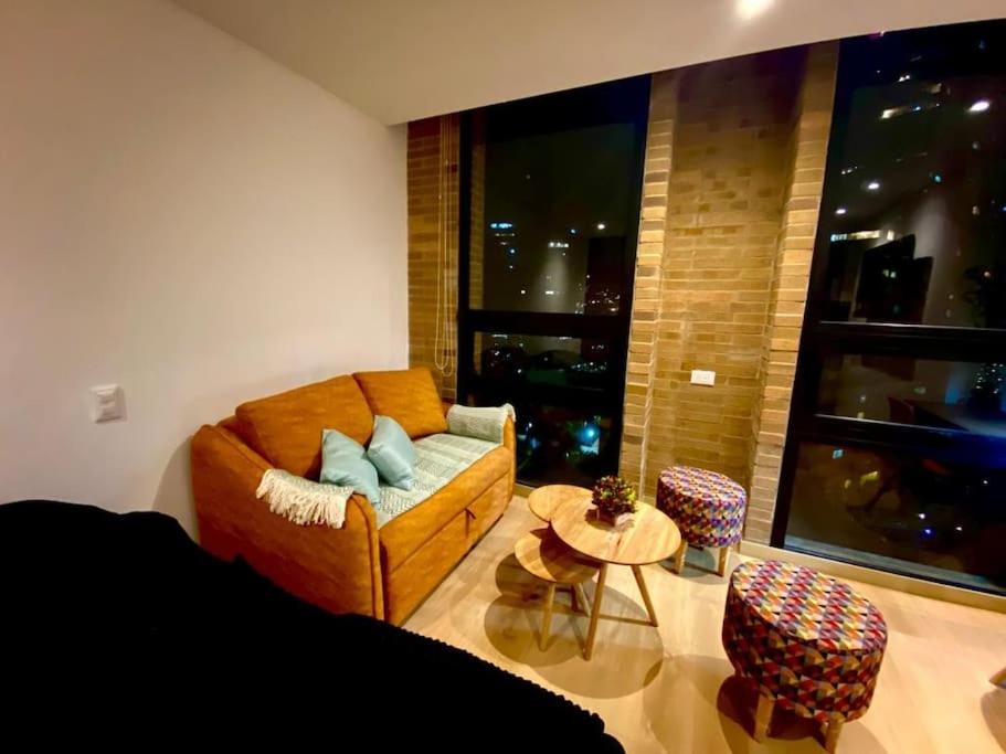 Cozy Loft 14th-Floor for 4 in the heart of Bogotá
