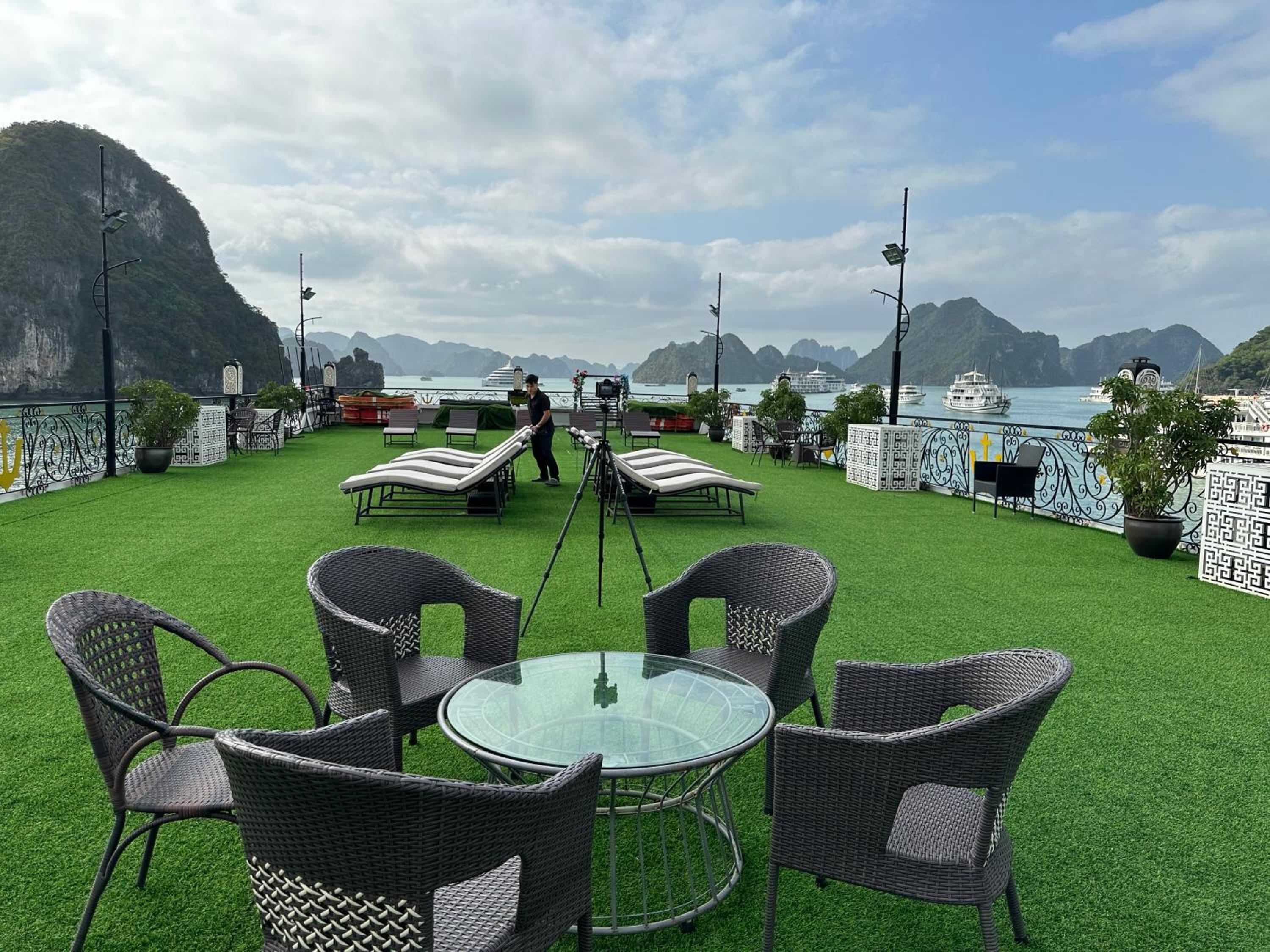 HaLONG AQUAR CLASSIC CRUISE view 3