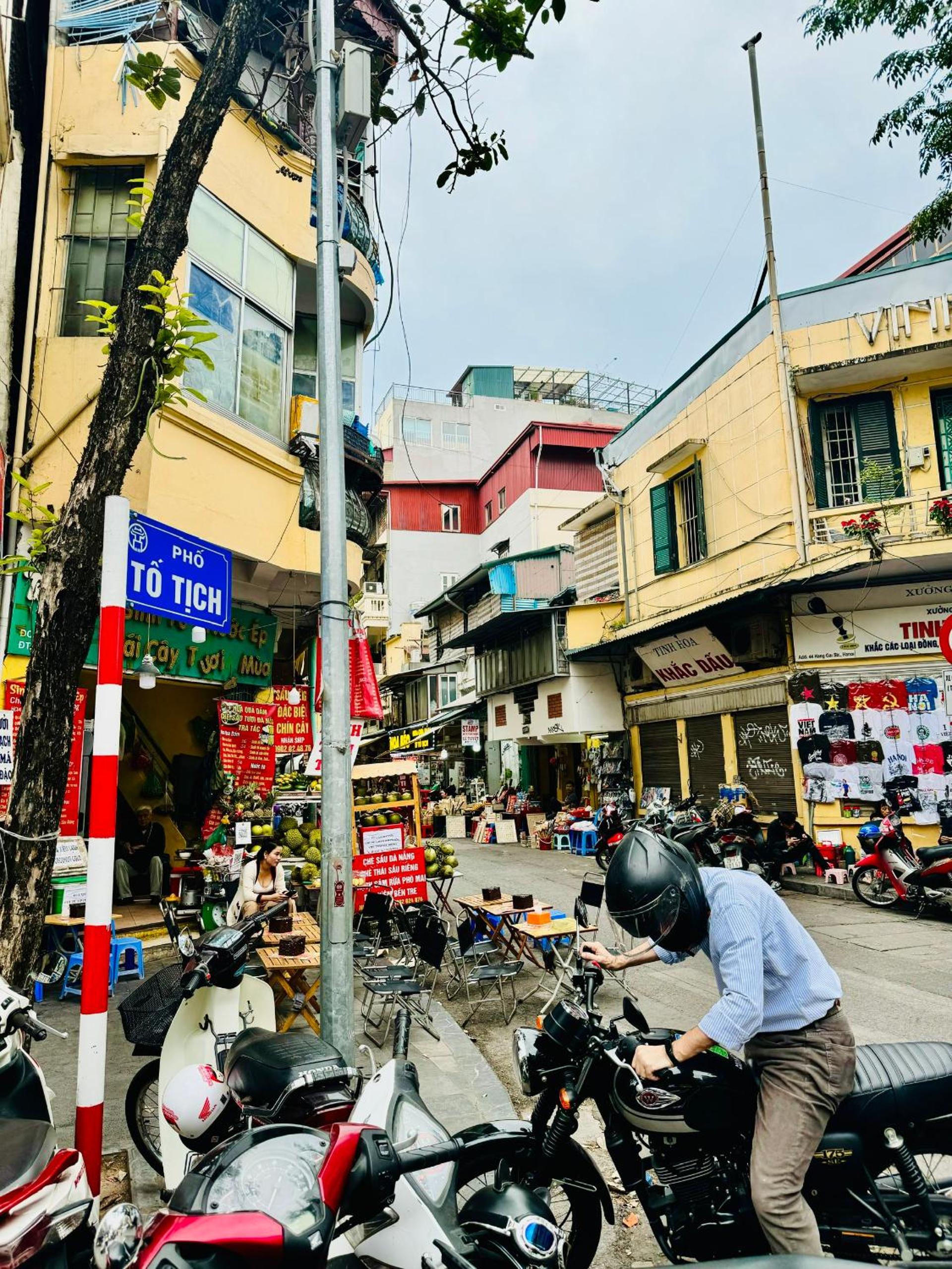 Old Quarter Autumn To Tich Ha Noi